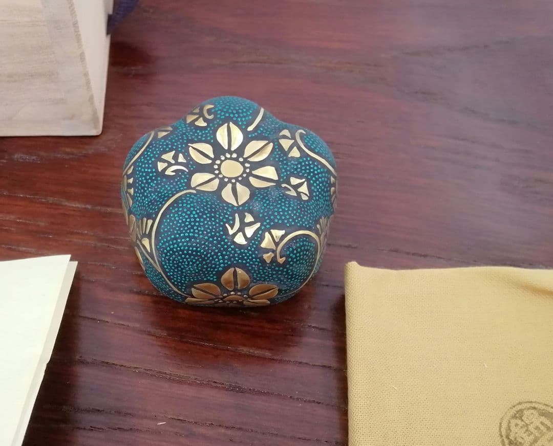 九谷焼 名人 中田錦玉 造 渦打青粒 香合 内細字 桐共箱付 茶道具 渦打青粒の巨匠 仲田錦玉の新作香炉 [九谷焼]