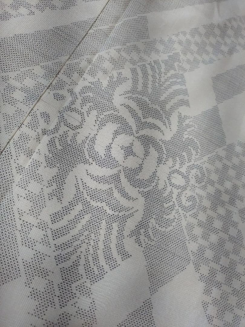219R 本場大島紬 白大島 カタス 正絹 しつけ糸有り 裄長 H - メルカリ