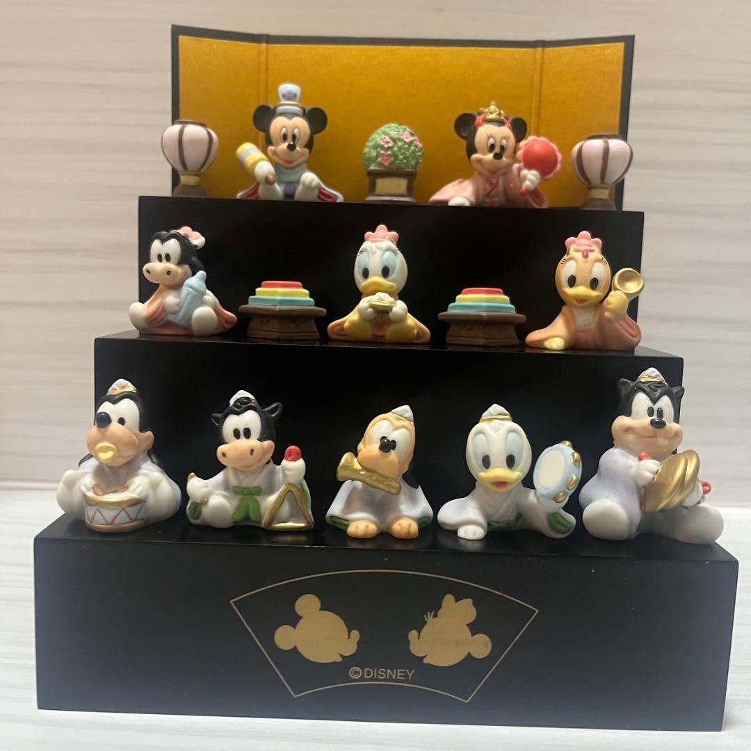 【美品】 ディズニー ひな祭り飾り 陶器製 3段 Disney ベビー 雛人形 ディズニー 中 雛人形 ひな人形 おひなさま コンパクト かわいい