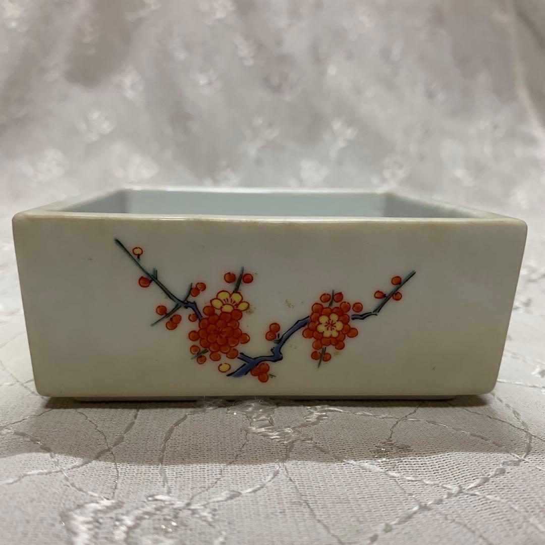 盆栽鉢　梅の絵　正方　白地　落款有り 511_7.jpg?v=1705296962&width=1946