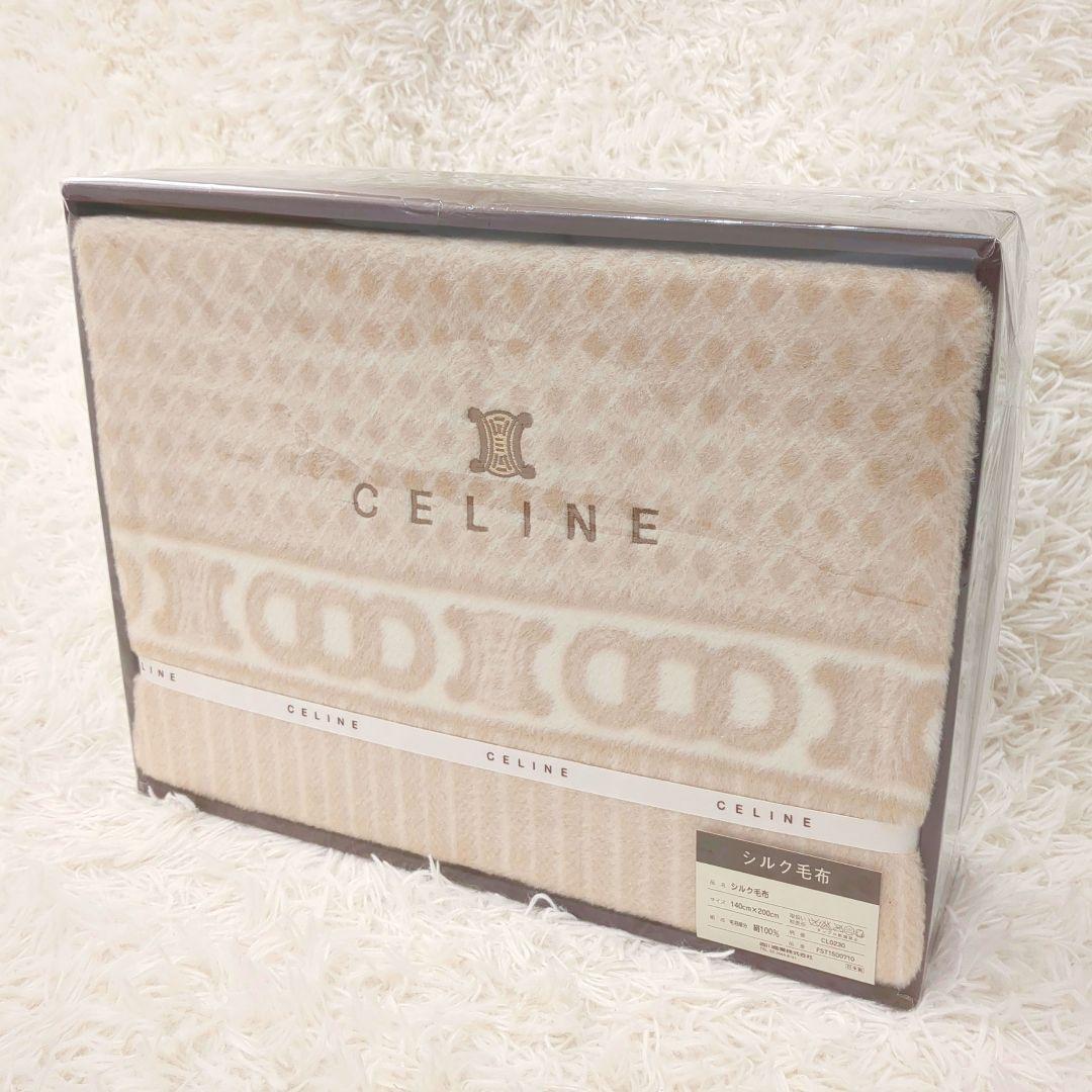 新品未使用✨️CELINE セリーヌ シルク毛布　マカダム柄 絹100％ 西川 CELINE セリーヌ 西川産業 マカダム柄 羽毛肩当て ピンク 未使用箱入り