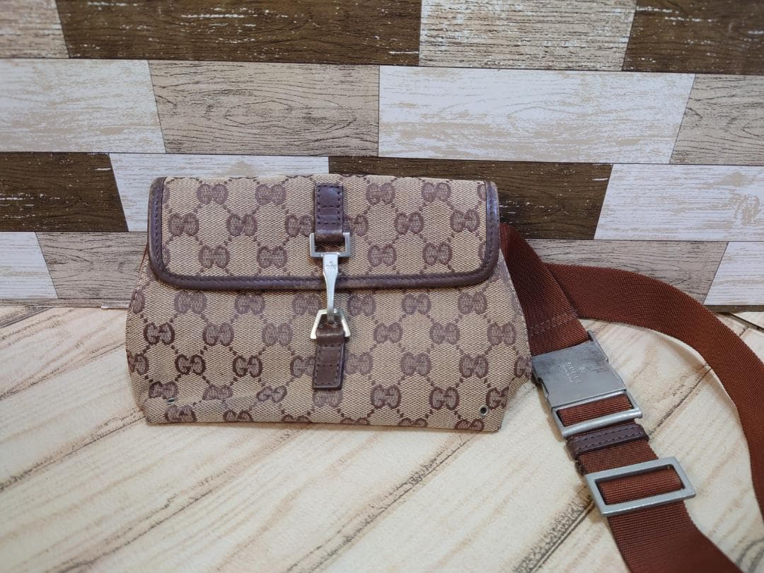 GUCCI GGロゴ ウエストバッグ ポーチ T25030104 GUCCI GGロゴ ウエストバッグ ポーチ T25030104 GUCCI ロゴ入り